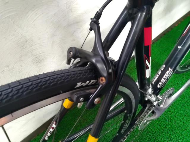 FELT F75ブルホーン仕様 2002年モデル 105組 700×28C 2×10s アルミロードバイク ブラック サイズ:46 参考サイズ:167-172cm
