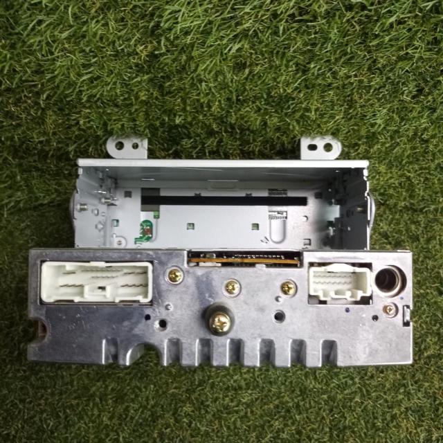Mazda genuine head unit only
Part Number: 14790149