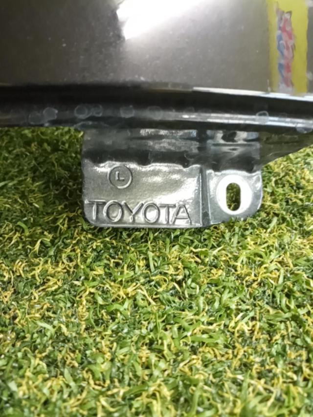 トヨタ純正 200系ハイエース 純正コーナーパネル ※穴有りタイプ