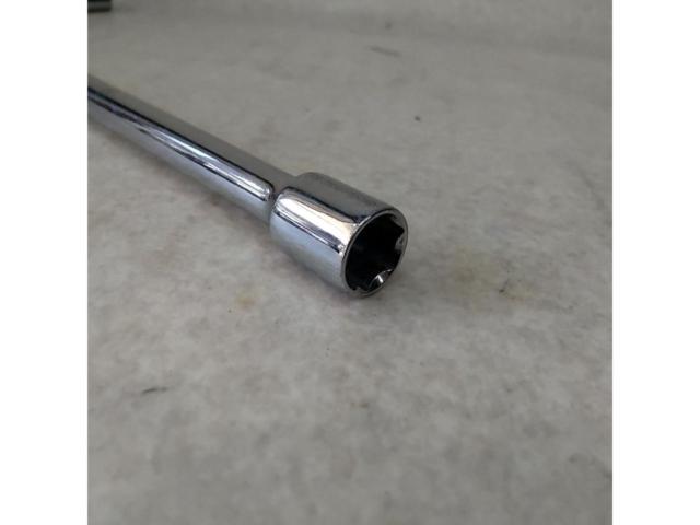 Unknown manufacturer T-type wrench
8 mm