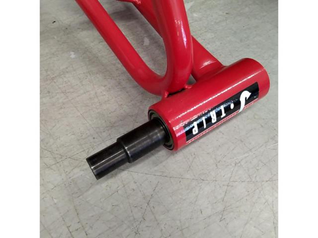 J · TRIP
JT-136RD
Cantilever roller stand / For 17-inch wheels only
[DUCATI
796 series, 848 series, etc.