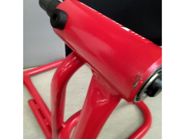 J · TRIP
JT-136RD
Cantilever roller stand / For 17-inch wheels only
[DUCATI
796 series, 848 series, etc.