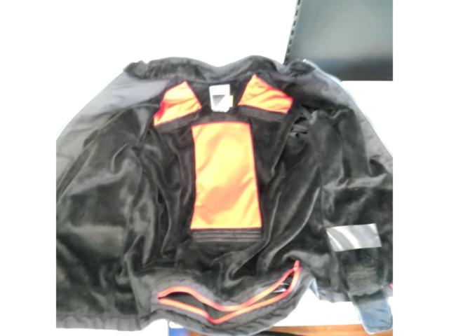 RS Taichi
RSU622
Electrothermal jacket
Size: L
