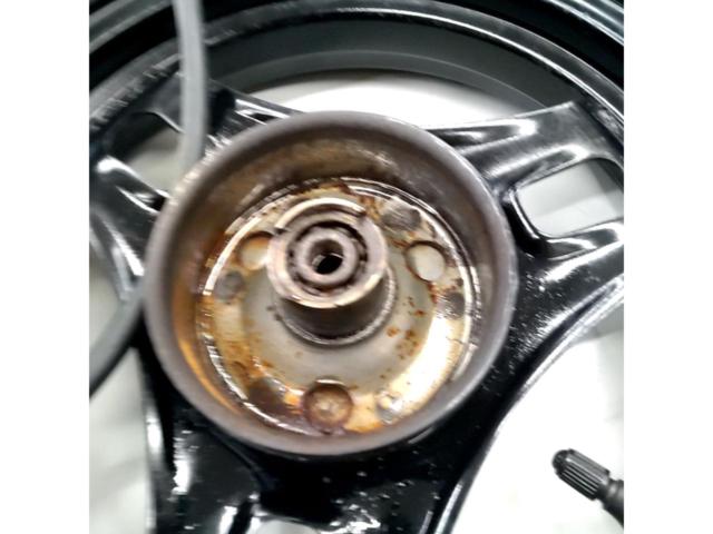 【SUZUKI】 純正フロントホイール   アドレスV50(年式不明)外し