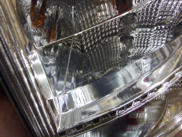 Right only
There are some cracks in the lens.
TOYOTA
Genuine tail lamp
20 system
Prius
Late version