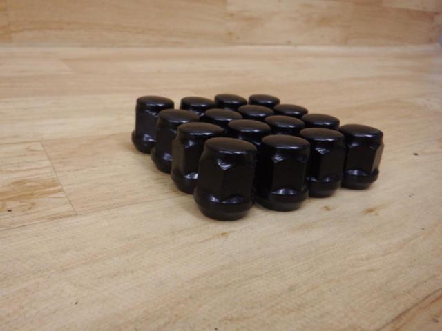 メーカー不明 ブラックホイールナット P1.5 16個 HEX:19mm