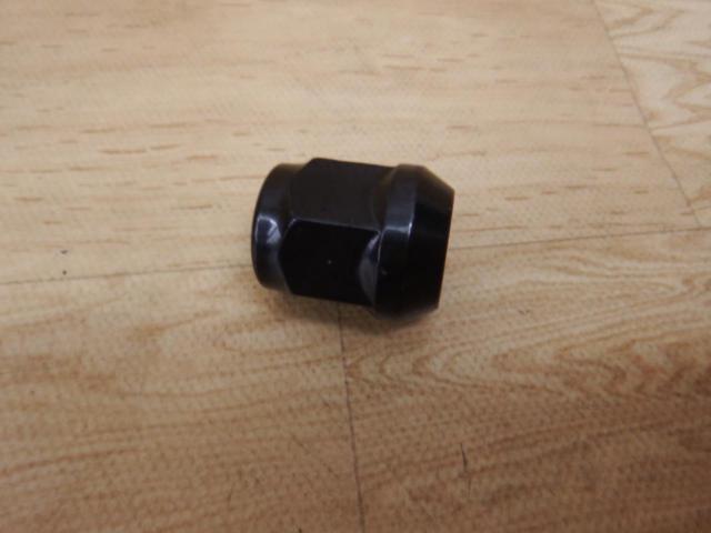 メーカー不明 ブラックホイールナット P1.5 16個 HEX:19mm