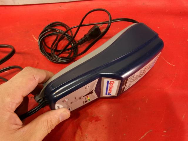 【TECMATE】 Optimate4 バッテリー充電器