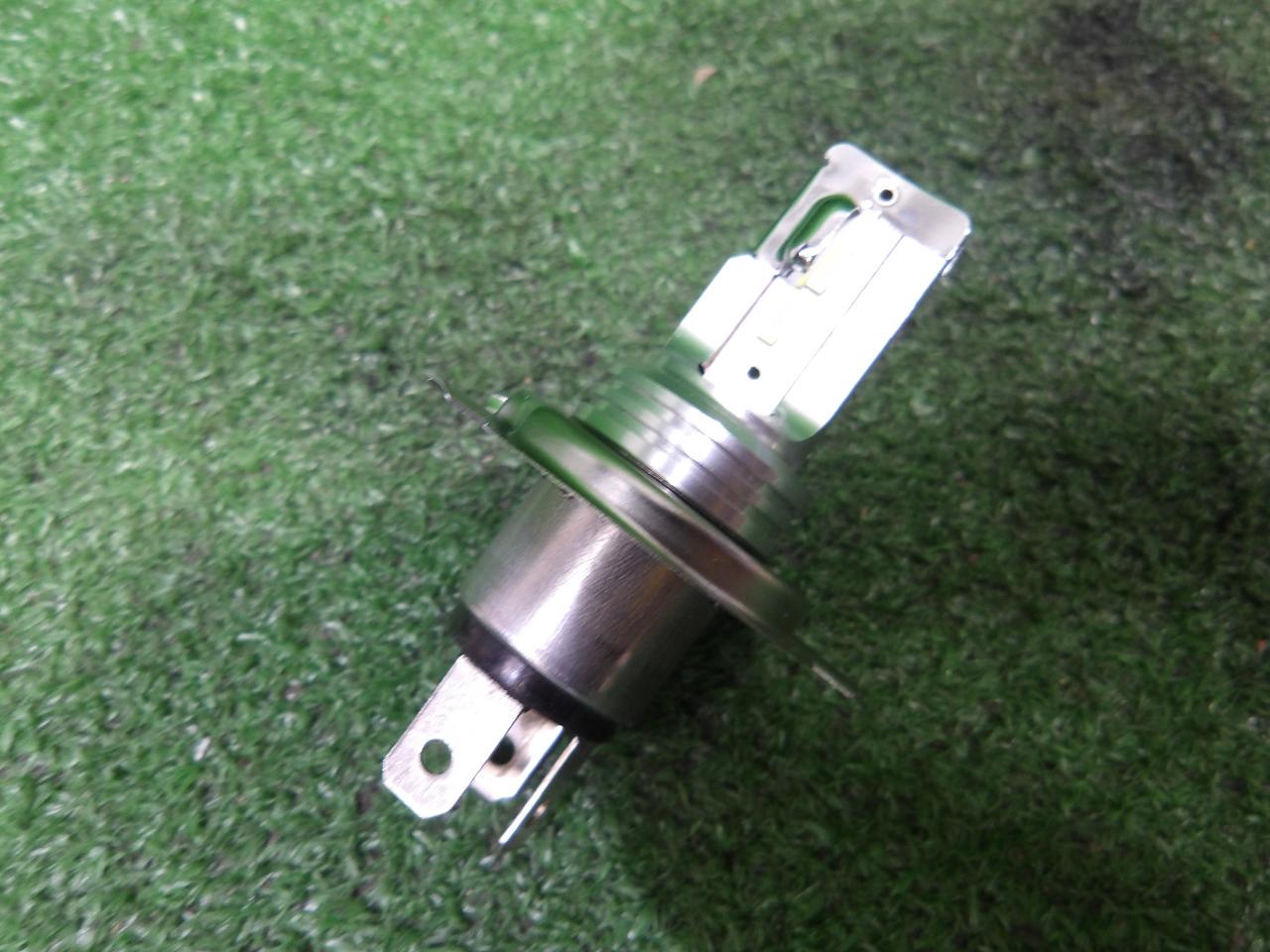 アクシスZ外し HS1【メーカー不明】LEDヘッドライトバルブ