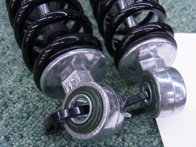DAX125より取外し メーカー不明 リアショック 左右セット 上下穴径10mm 自由長315mm