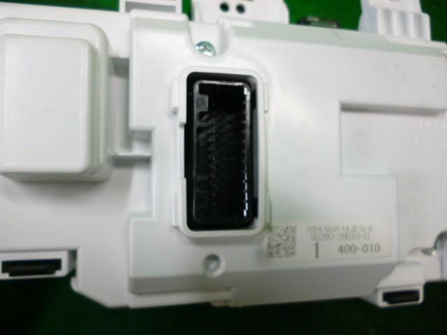 ヤザキ マルチモニター（ヴォクシー） 純正パーツ その他インダッシュモニター 83290-28010