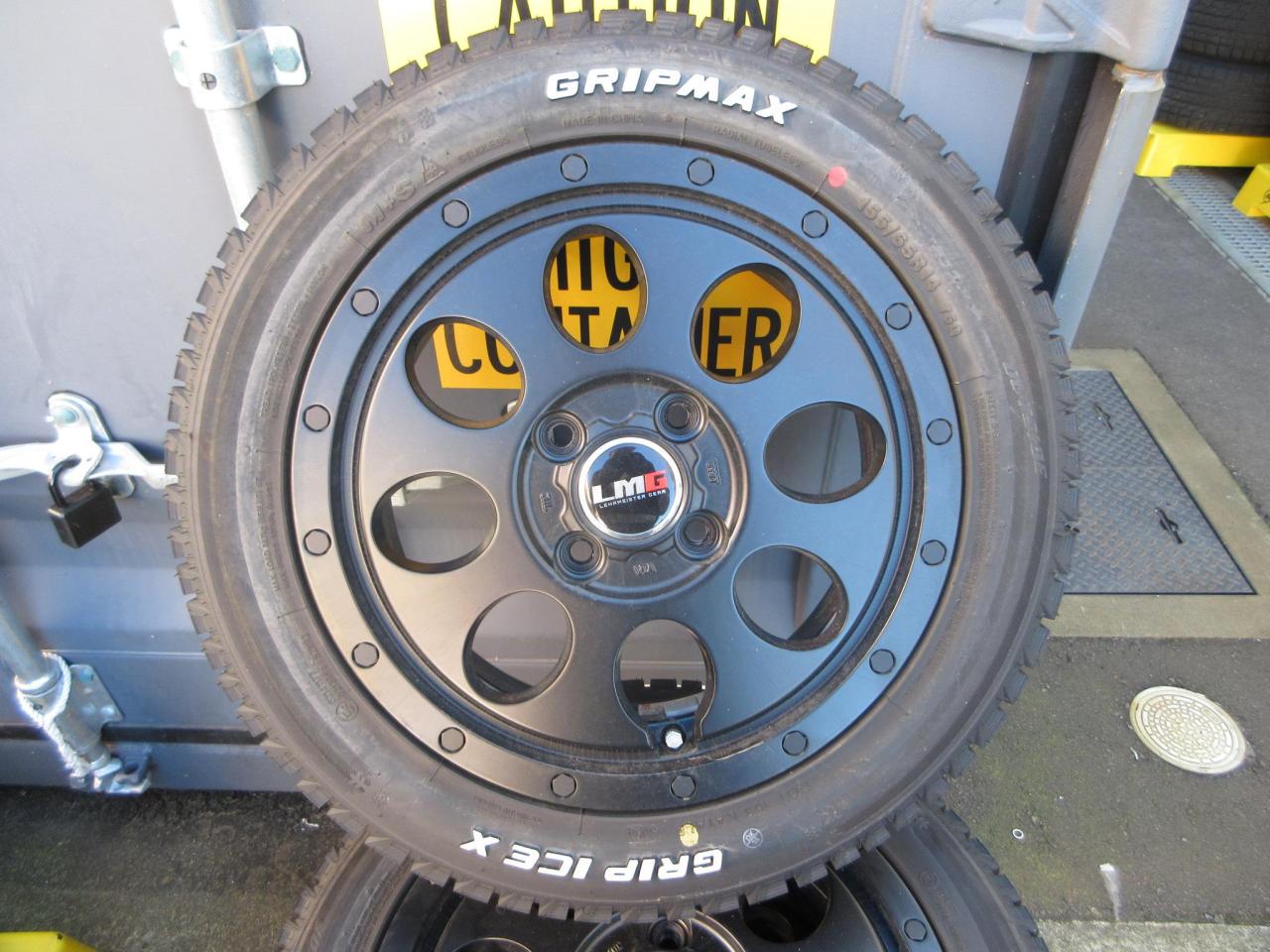 Lehrmeister LMG CS-8 + GRIPMAX ICE X | 中古品 | アップガレージ 新潟長岡店 | カー用品 ...