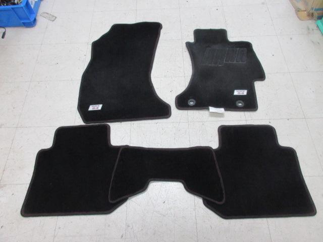 พรมปูพื้นแท้ Subaru WRX S4 (X08519)