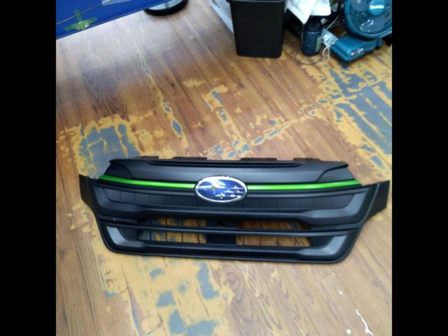 กระจังหน้าแท้ Subaru Forester/SK5/X-BREAK