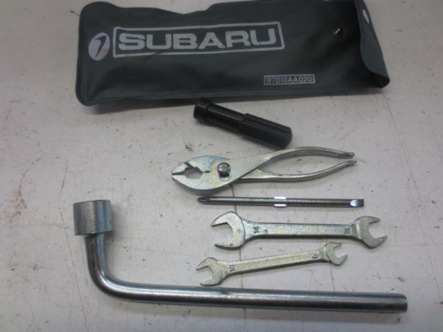 ชุดเครื่องมือติดรถ Subaru ของแท้