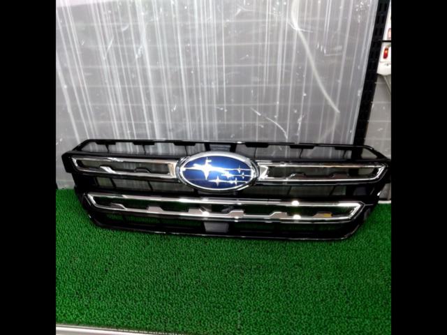 กระจังหน้าแท้ Subaru Outback/BT5