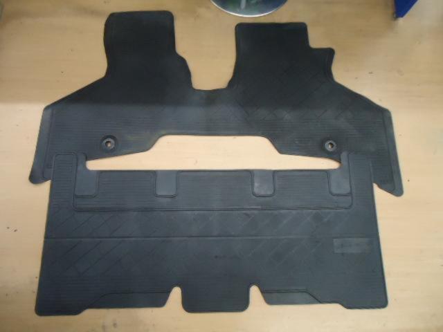 ☆ ลดราคา!! มาก่อนได้ก่อน!! Subaru S321/S331 Sunbarvan พรมปูพื้นยางแท้