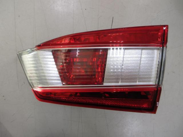 *ด้านขวาเฉพาะเลนส์ท้าย SUBARU Impreza G4/GK ซีรีส์ด้านในเท่านั้น