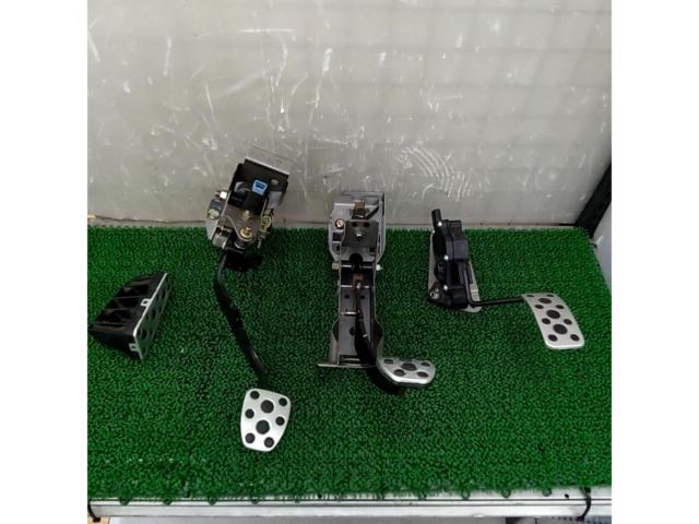 แป้นเหยียบของแท้ Subaru Legacy/BP5 (MT)