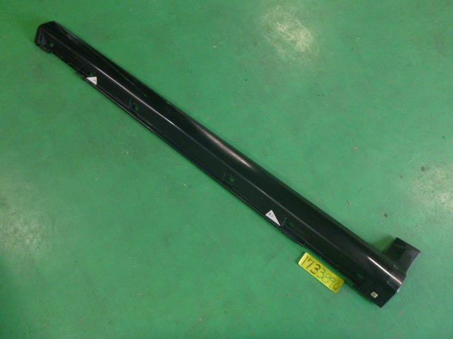 กาบบันไดข้างขวา (Impreza) อะไหล่แท้ ข้างแอโร 96051FE100VW