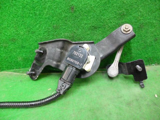 เซ็นเซอร์ควบคุมความสูง(Impreza) อะไหล่แท้ อุปกรณ์ไฟฟ้าอื่นๆ 84031FG000