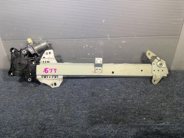 มอเตอร์ควบคุมประตูขวา R (Forester) อะไหล่แท้ ระบบไฟฟ้าอื่นๆ 61042SJ020