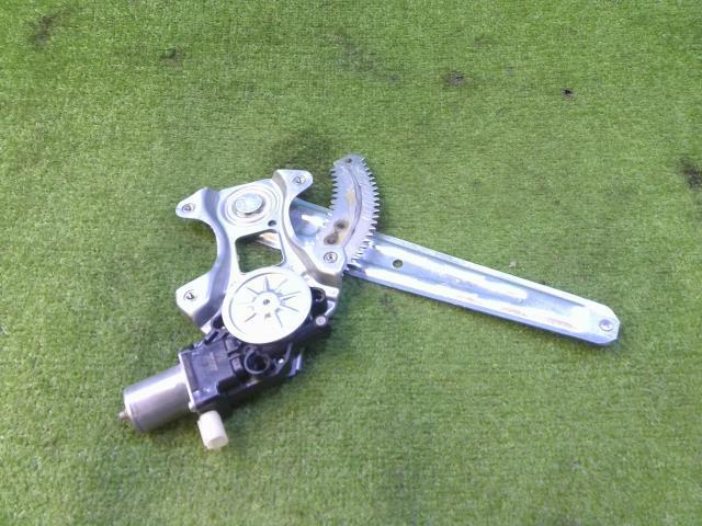 มอเตอร์ควบคุมประตูซ้าย R ของ DENSO (Impreza) อะไหล่แท้ ระบบไฟฟ้าอื่นๆ 61042FL010